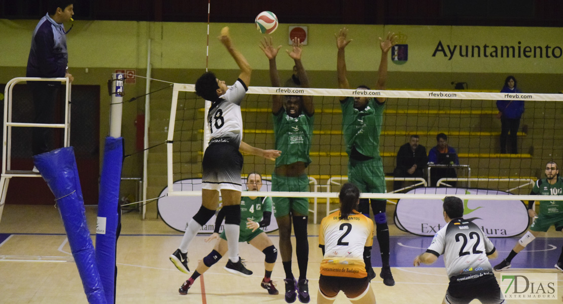 Imágenes del Pacense Voleibol 0 - 3 Cáceres Voleibol