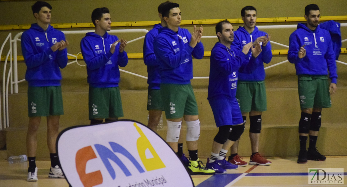 Imágenes del Pacense Voleibol 0 - 3 Cáceres Voleibol