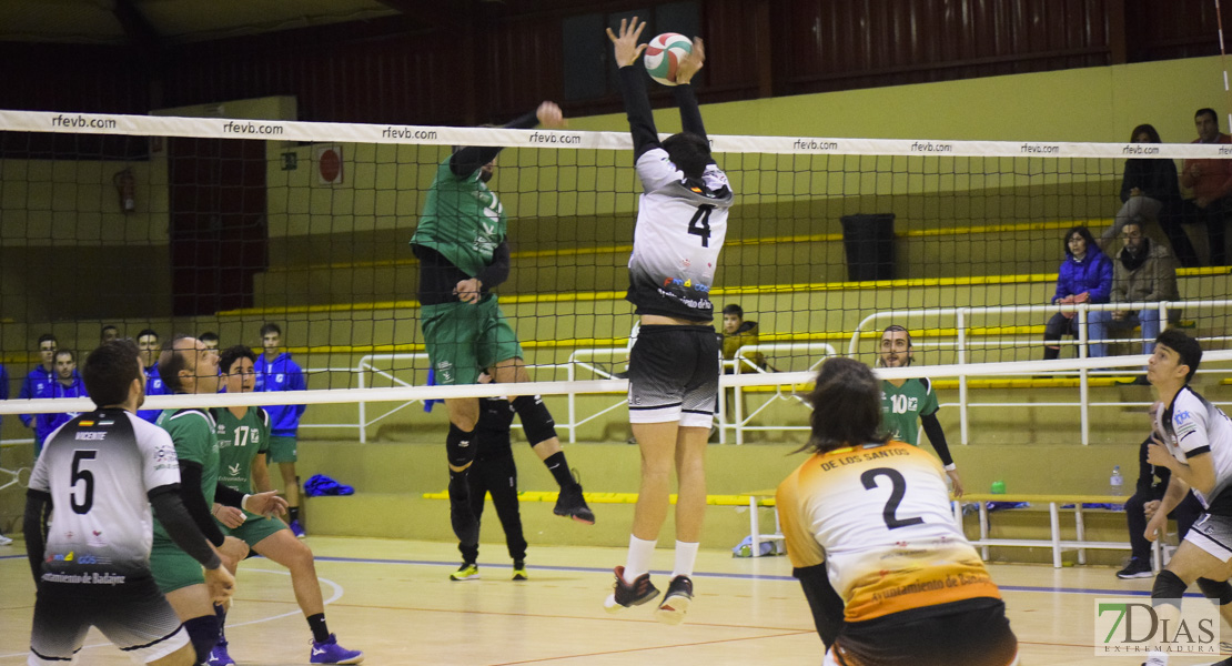 Imágenes del Pacense Voleibol 0 - 3 Cáceres Voleibol