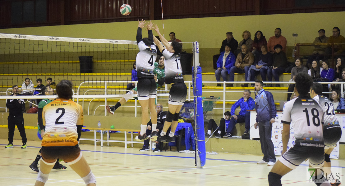 Imágenes del Pacense Voleibol 0 - 3 Cáceres Voleibol