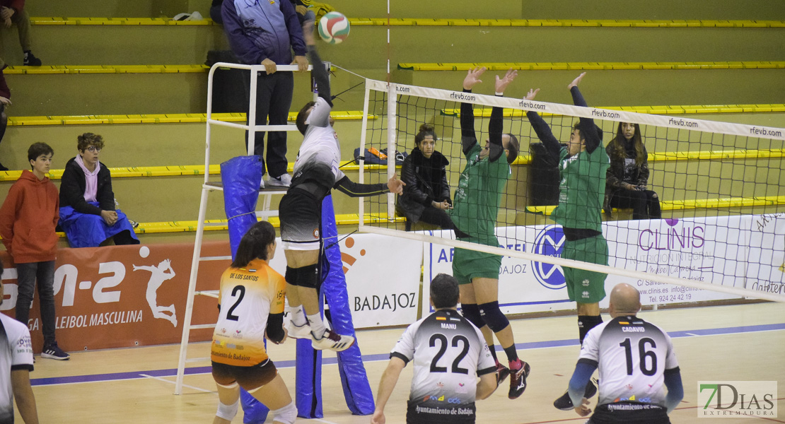 Imágenes del Pacense Voleibol 0 - 3 Cáceres Voleibol