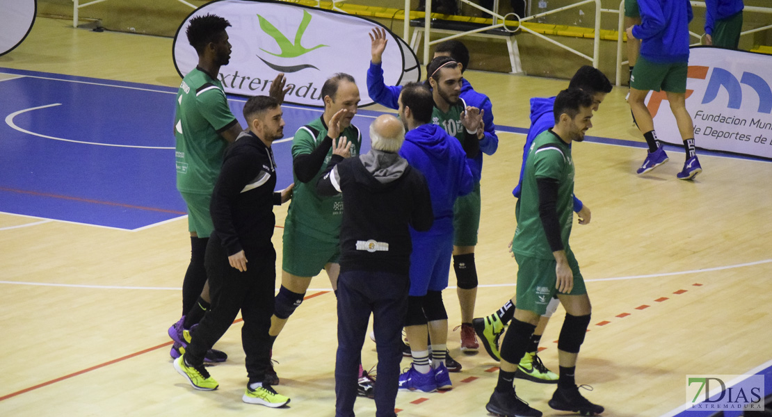 Imágenes del Pacense Voleibol 0 - 3 Cáceres Voleibol