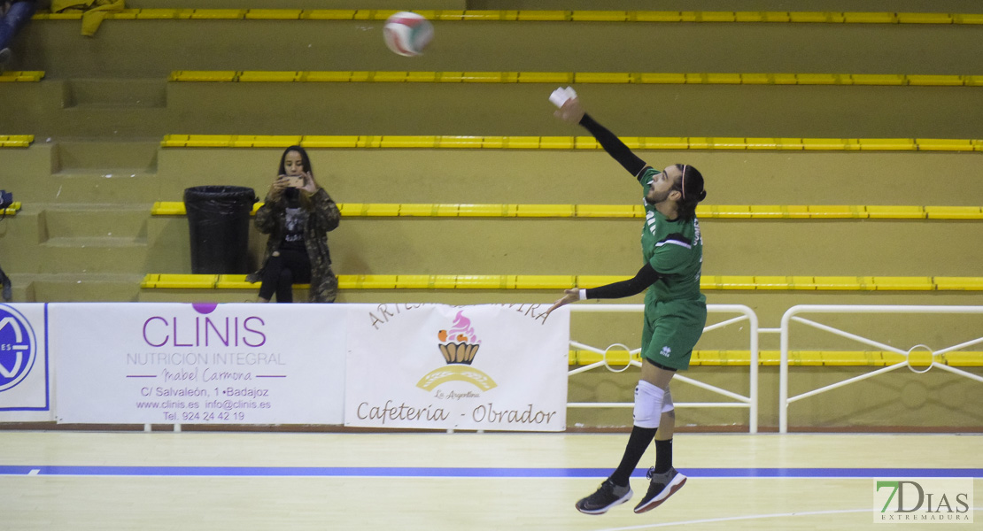 Imágenes del Pacense Voleibol 0 - 3 Cáceres Voleibol