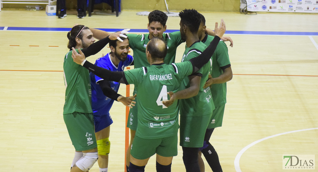 Imágenes del Pacense Voleibol 0 - 3 Cáceres Voleibol