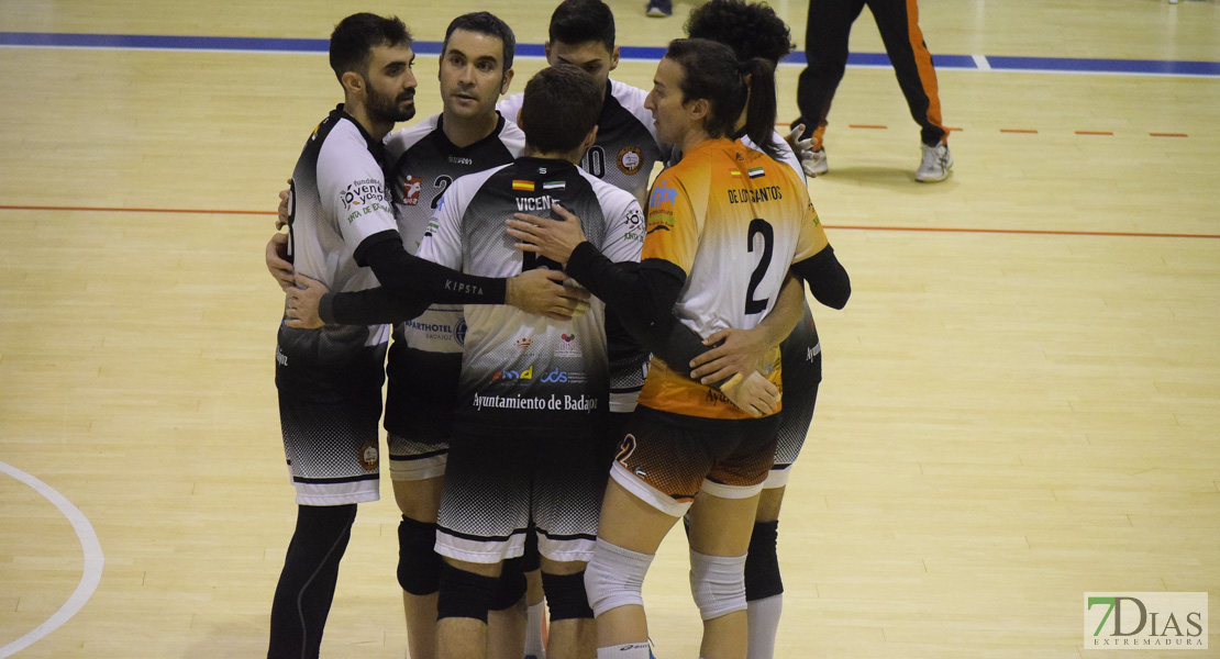 Imágenes del Pacense Voleibol 0 - 3 Cáceres Voleibol