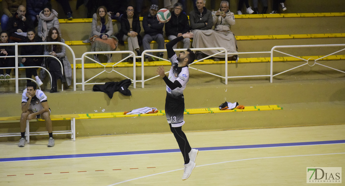 Imágenes del Pacense Voleibol 0 - 3 Cáceres Voleibol