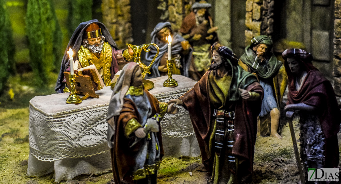 FOTOS - La Navidad llega a Badajoz con la exposición de los tradicionales dioramas