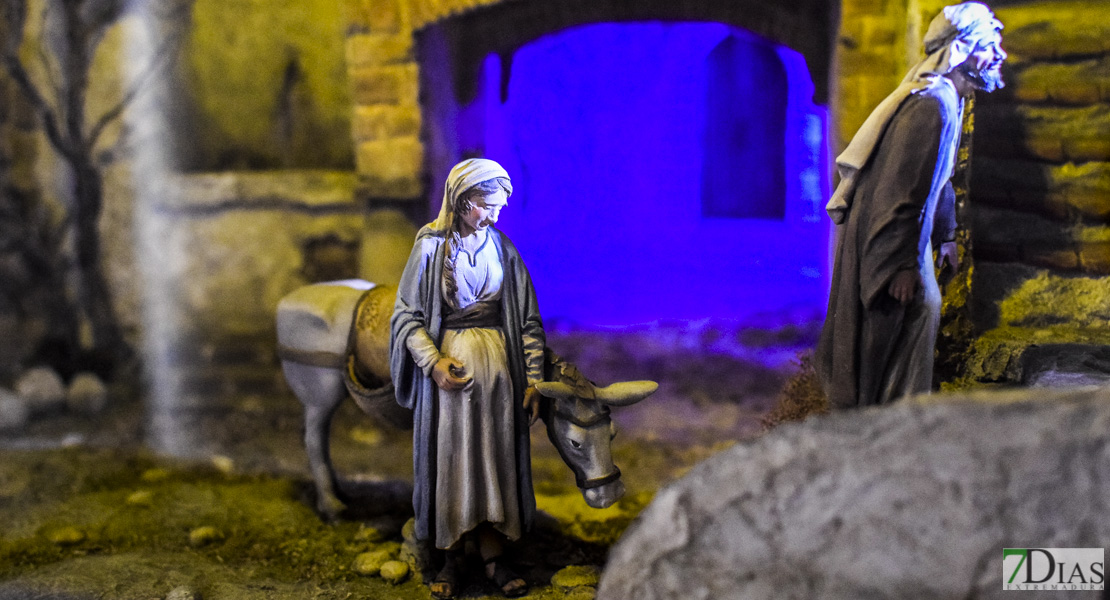 FOTOS - La Navidad llega a Badajoz con la exposición de los tradicionales dioramas