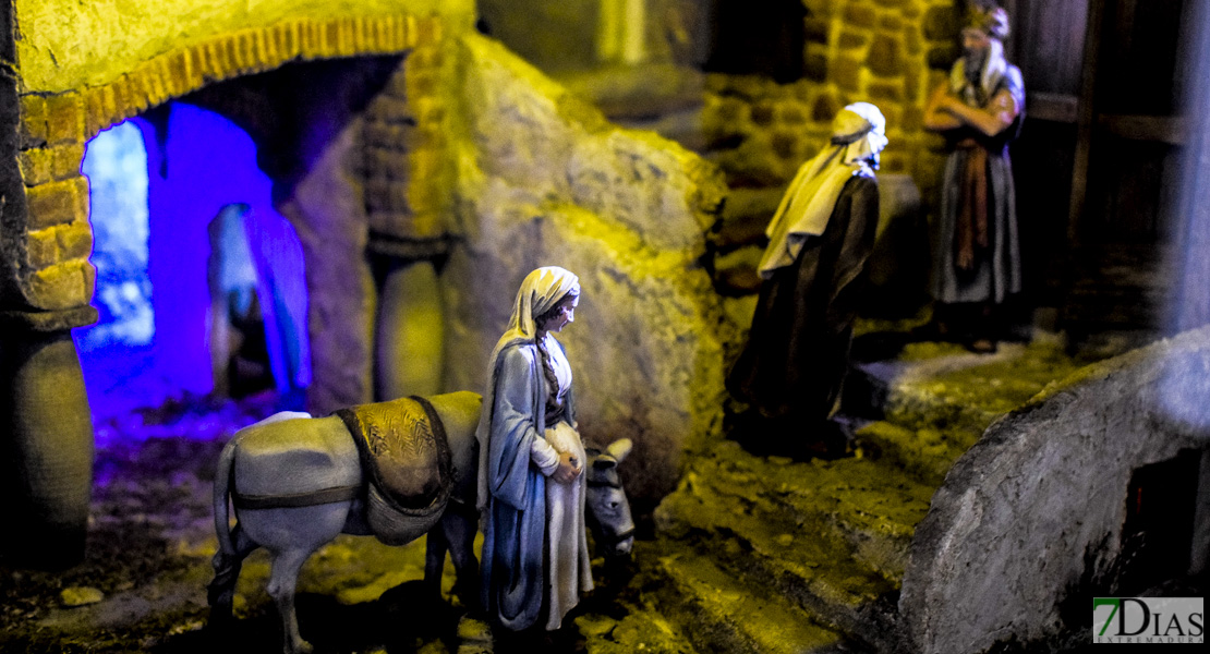 FOTOS - La Navidad llega a Badajoz con la exposición de los tradicionales dioramas