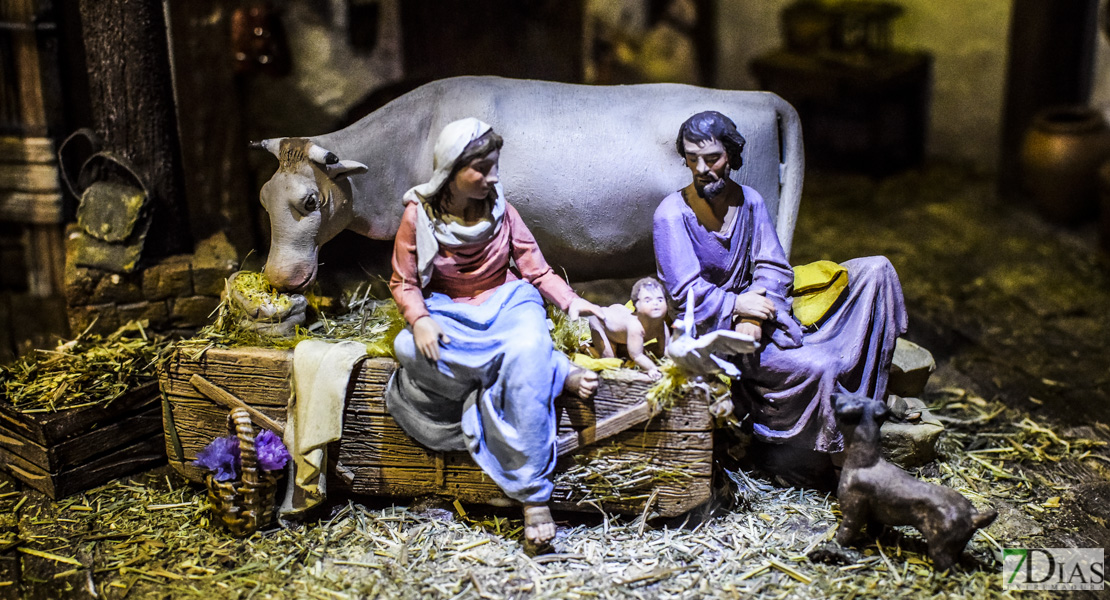 FOTOS - La Navidad llega a Badajoz con la exposición de los tradicionales dioramas