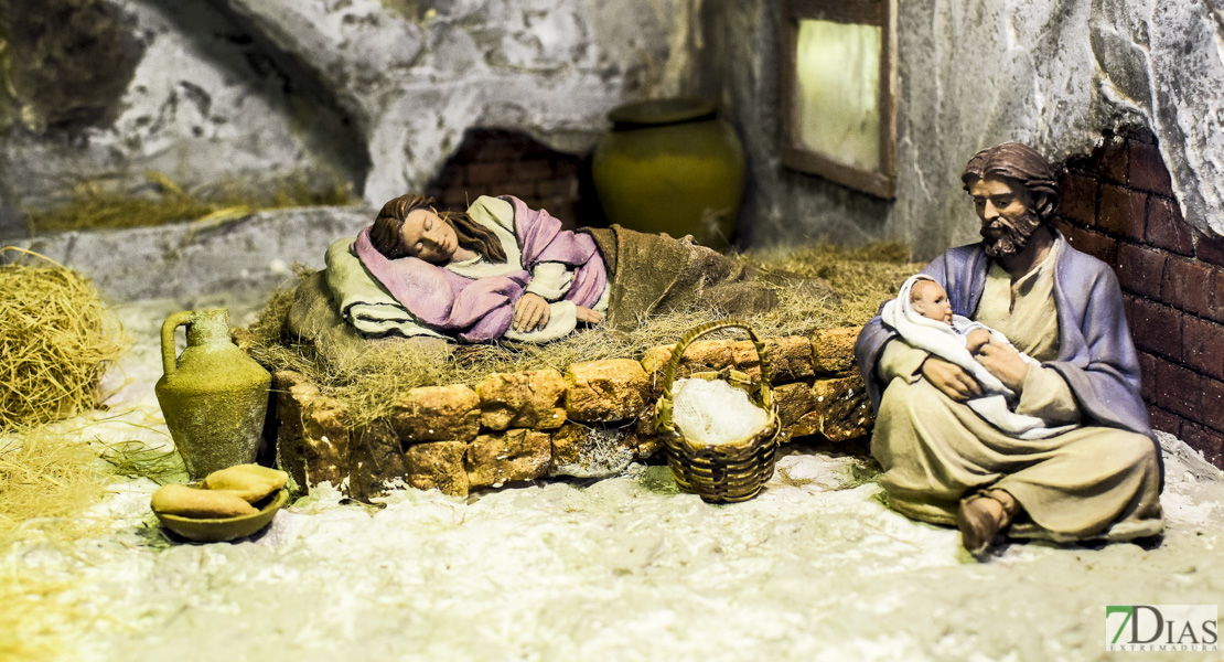 FOTOS - La Navidad llega a Badajoz con la exposición de los tradicionales dioramas