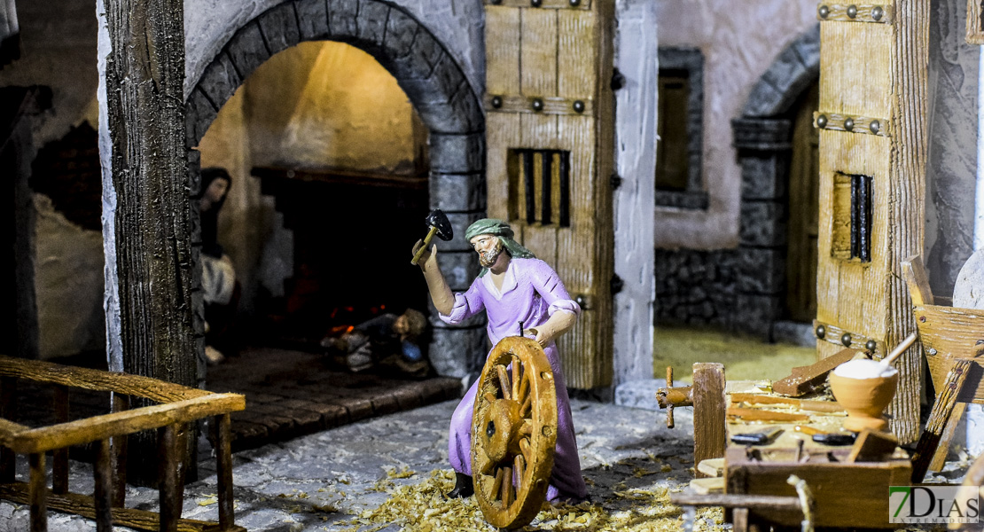 FOTOS - La Navidad llega a Badajoz con la exposición de los tradicionales dioramas