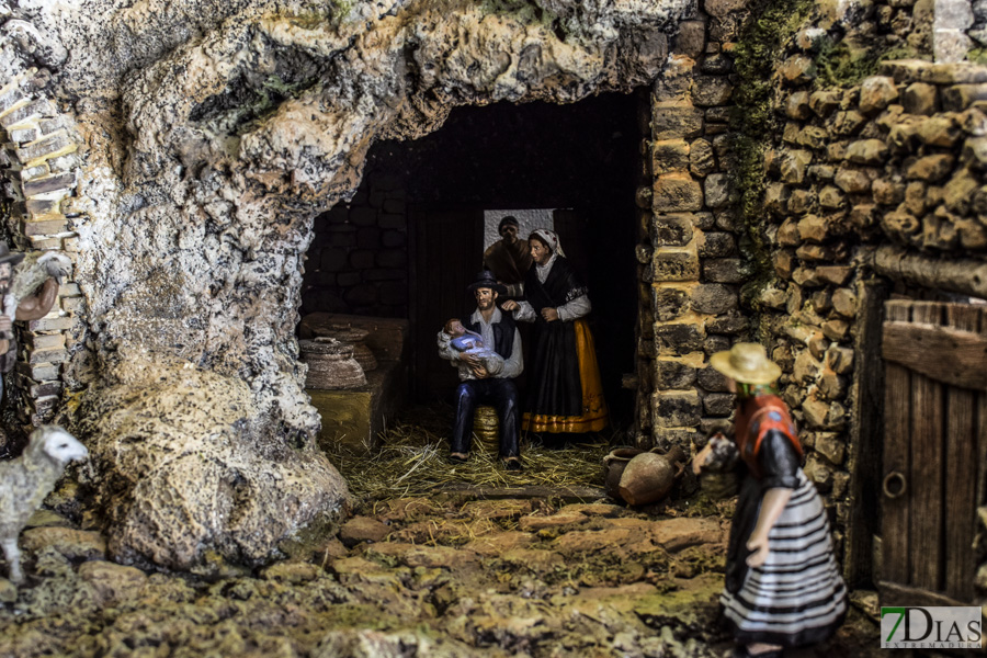 FOTOS - La Navidad llega a Badajoz con la exposición de los tradicionales dioramas