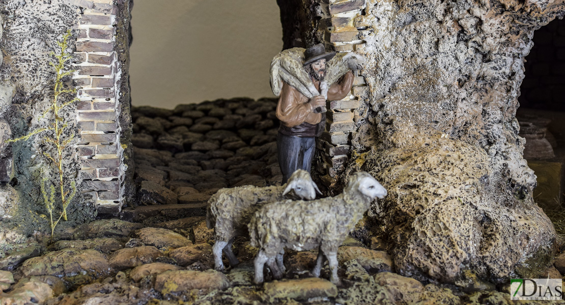 FOTOS - La Navidad llega a Badajoz con la exposición de los tradicionales dioramas