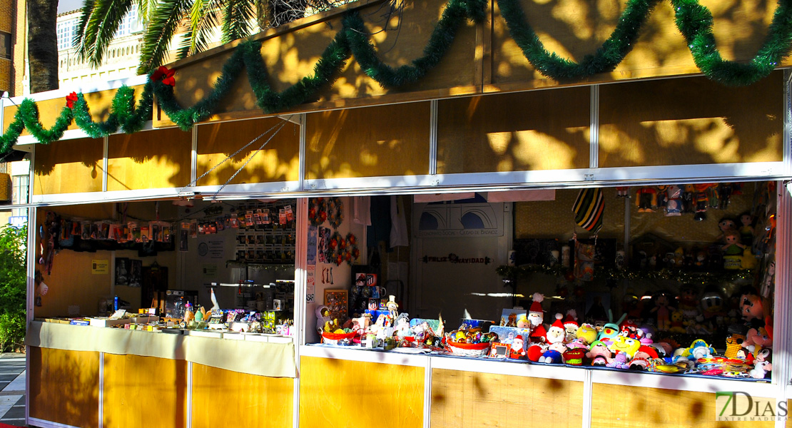 La Plaza de San Francisco acoge el tradicional mercado navideño