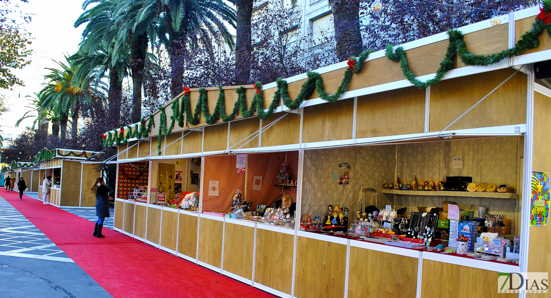 La Plaza de San Francisco acoge el tradicional mercado navideño