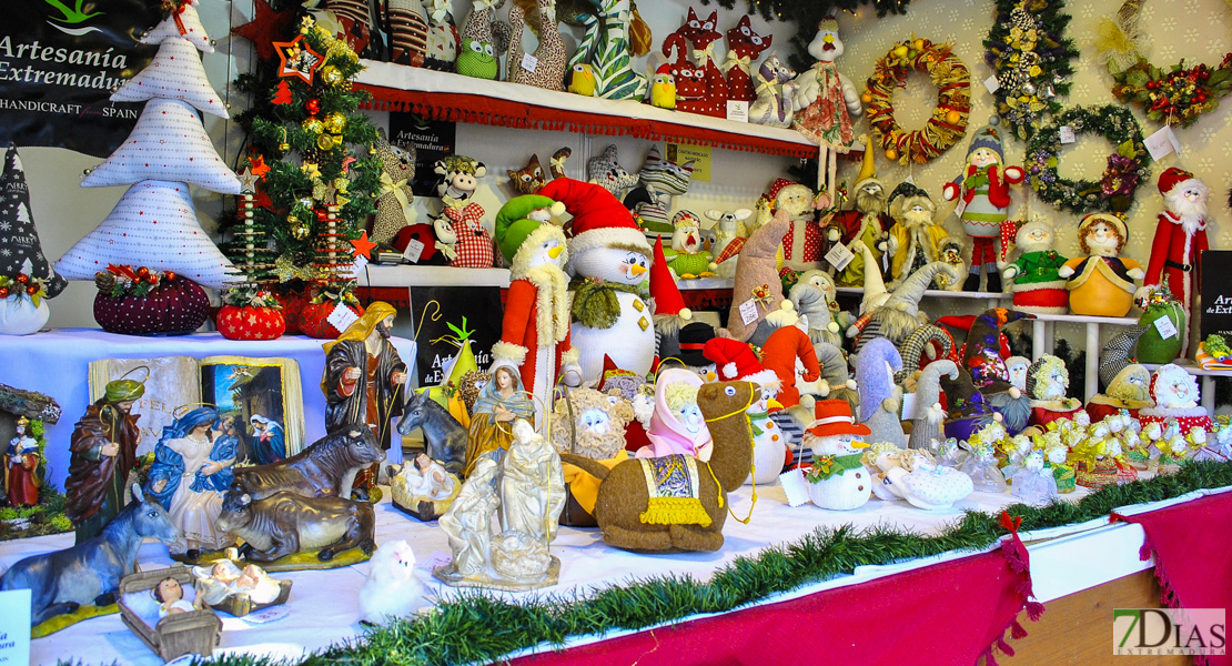 La Plaza de San Francisco acoge el tradicional mercado navideño