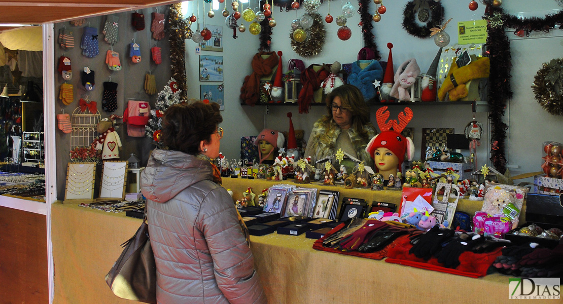 La Plaza de San Francisco acoge el tradicional mercado navideño