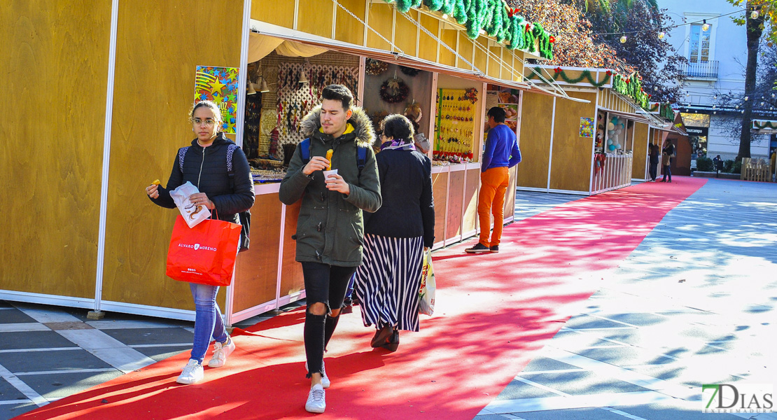 La Plaza de San Francisco acoge el tradicional mercado navideño