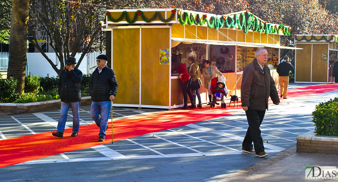 La Plaza de San Francisco acoge el tradicional mercado navideño