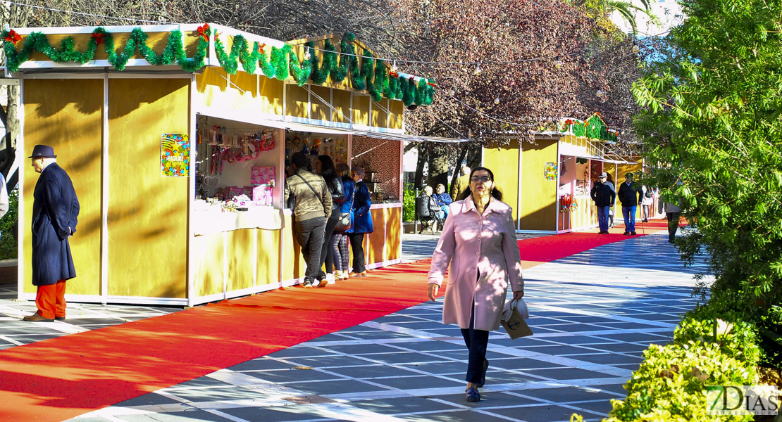 La Plaza de San Francisco acoge el tradicional mercado navideño