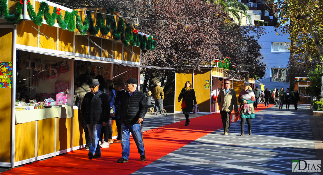 La Plaza de San Francisco acoge el tradicional mercado navideño