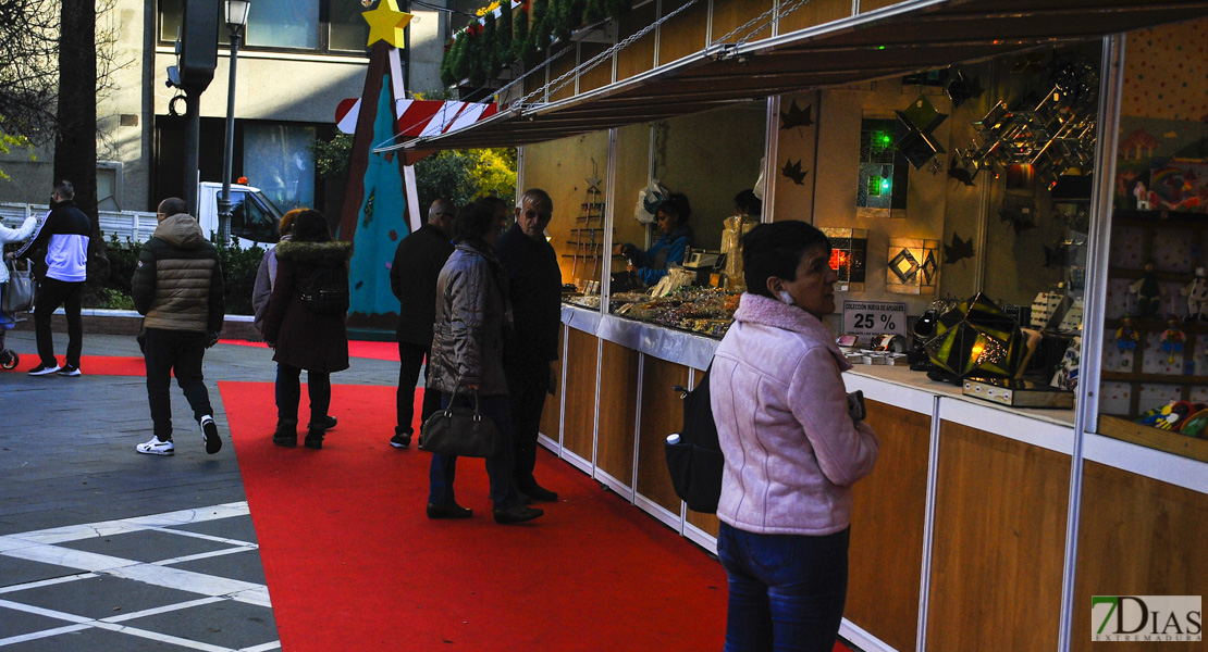 La Plaza de San Francisco acoge el tradicional mercado navideño