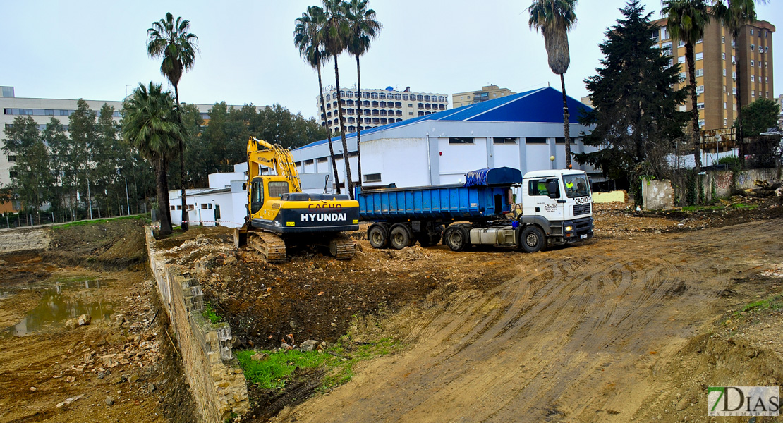 Así evoluciona la construcción de la piscina en la margen derecha del Guadiana