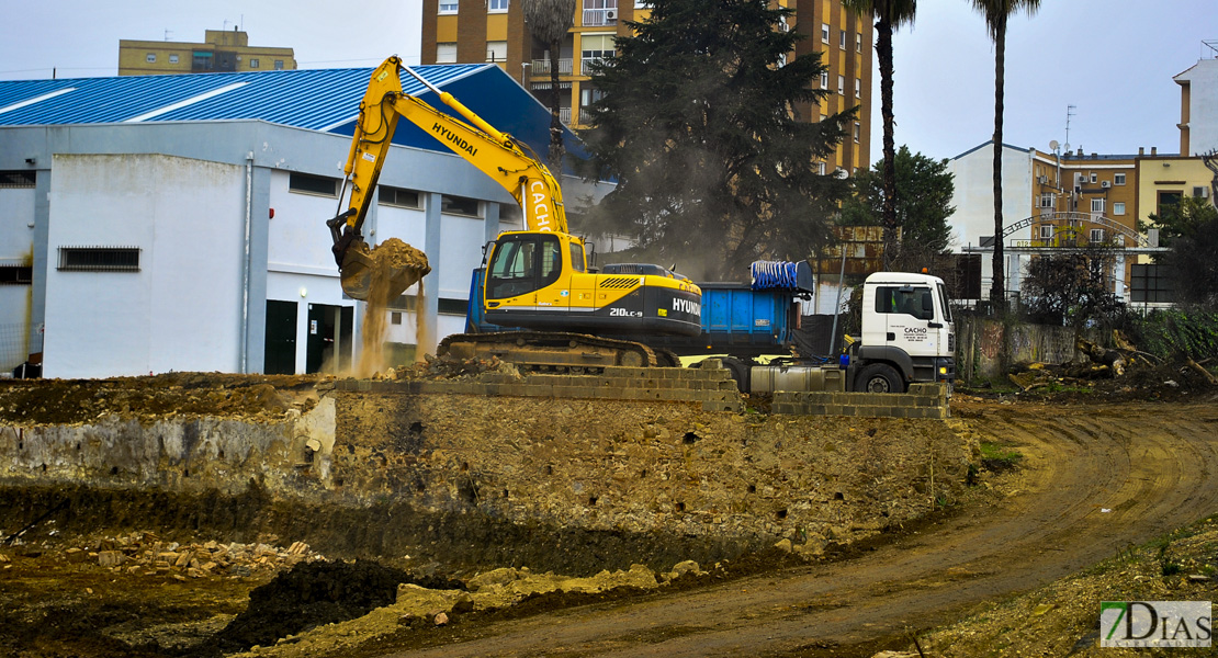 Así evoluciona la construcción de la piscina en la margen derecha del Guadiana