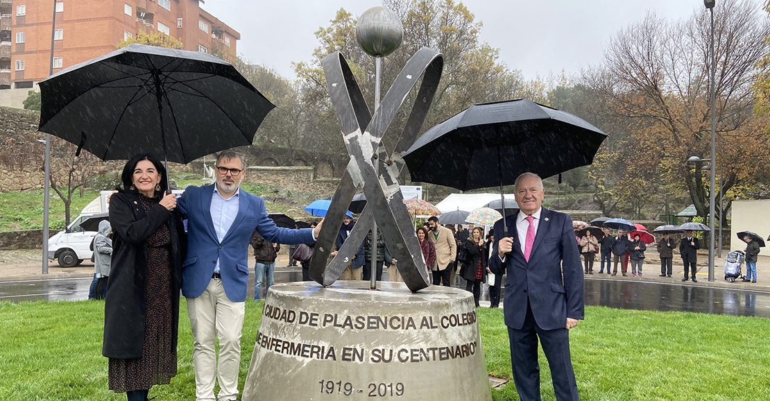 Plasencia dedica una glorieta al Colegio de Enfermería de Cáceres por sus 100 años