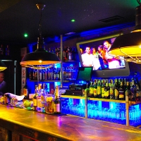 Dura crítica de los empresarios a los recortes de horario para bares, restaurantes y discotecas