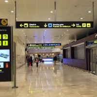 87 personas afectadas por un retraso de 7 horas en el vuelo Madrid-Badajoz