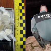 Arroja a un pozo 54 dosis de cocaína e intenta huir de la Guardia Civil