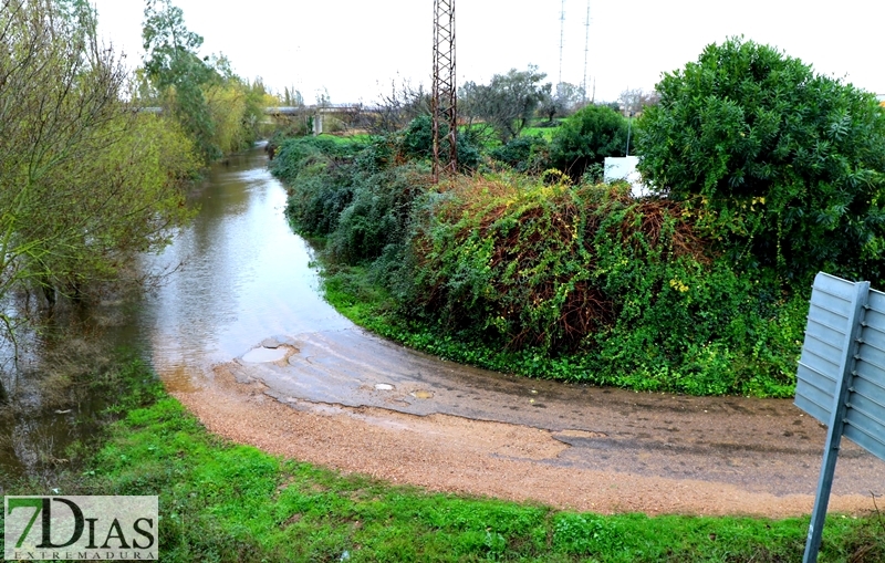 Los arroyos y ríos de Sierra de San Pedro también bajan con fuerza