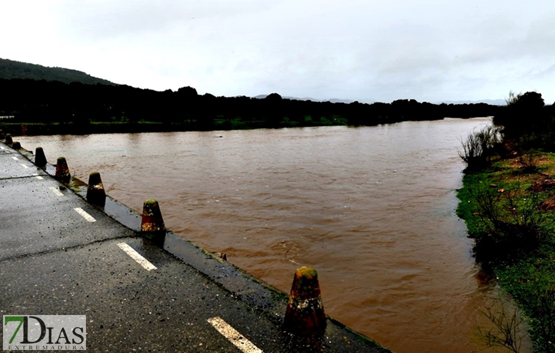 Los arroyos y ríos de Sierra de San Pedro también bajan con fuerza