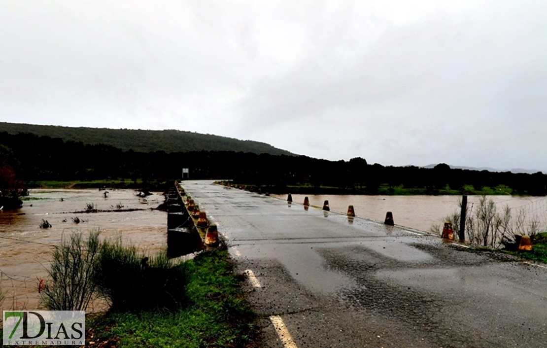 Los arroyos y ríos de Sierra de San Pedro también bajan con fuerza