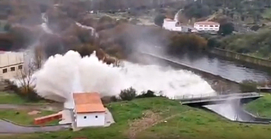 El embalse Jerte-Plasencia abre sus compuertas