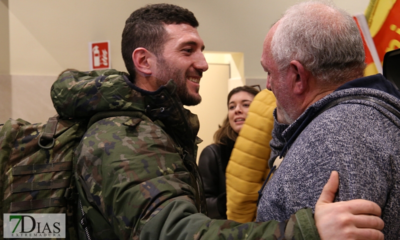 Emotivas imágenes de la llegada de los militares extremeños a Talavera la Real