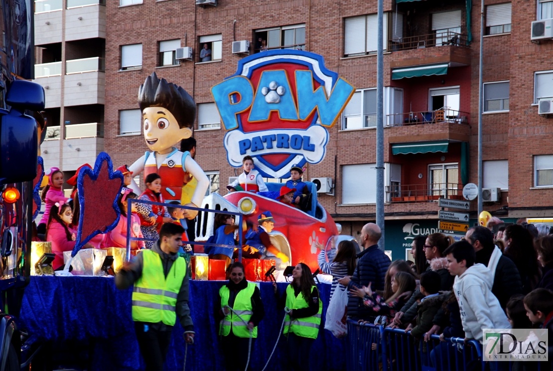 La Cabalgata de Los Reyes Magos deja ilusión y felicidades en Badajoz