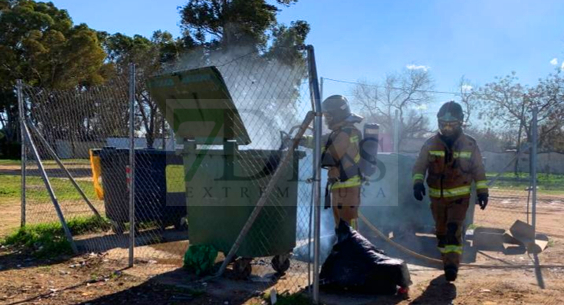 Los Bomberos actúan ante numerosos destrozos causados por el viento en Badajoz