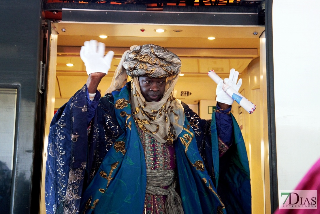 La Cabalgata de Los Reyes Magos deja ilusión y felicidades en Badajoz