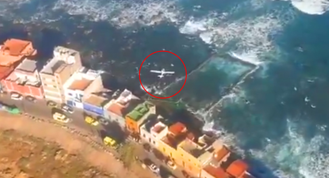 Rescatan a dos ocupantes de una avioneta tras caer al mar en Gran Canaria