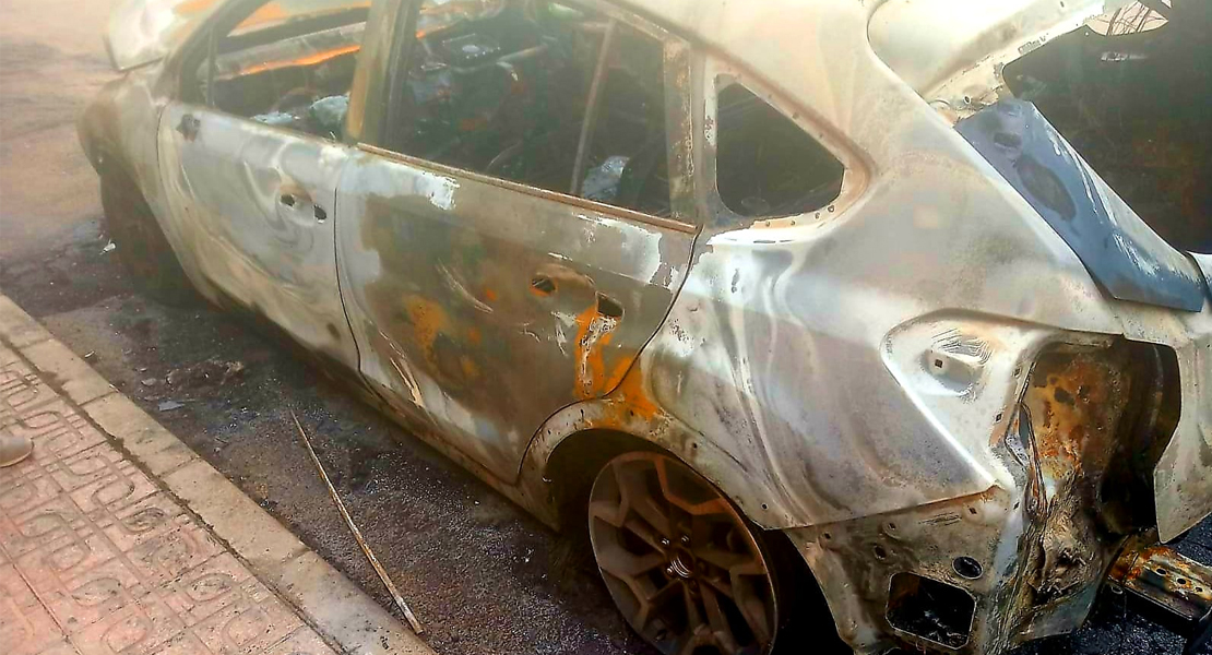 GALERÍA - Así ha quedado el coche calcinado en San Roque (Badajoz)