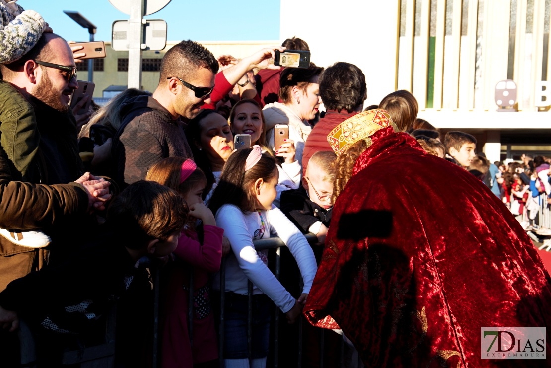 La Cabalgata de Los Reyes Magos deja ilusión y felicidades en Badajoz