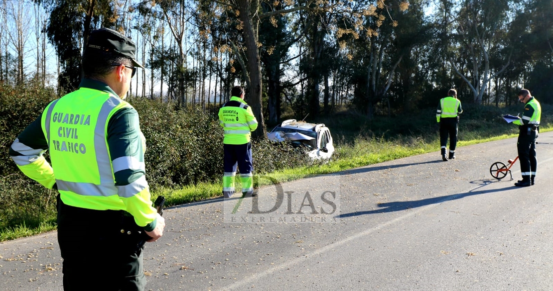 Una mujer atrapada tras accidente en el Badén de Talavera (BA)