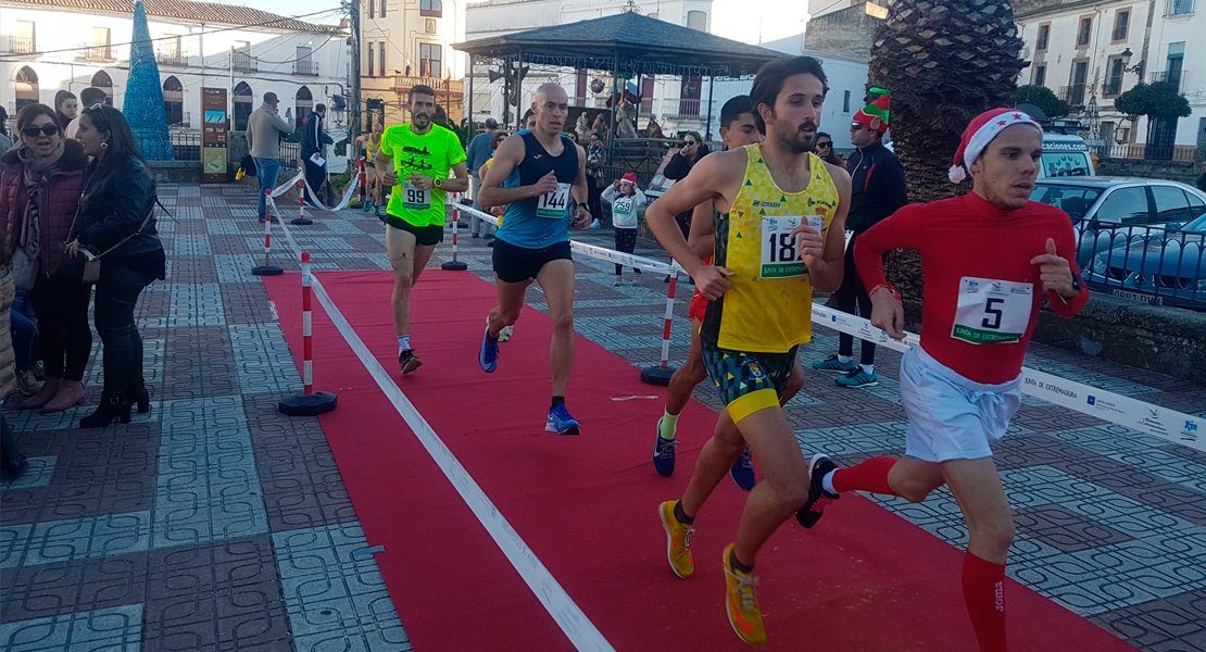 300 corredores disfrutan de la VI San Silvestre Alburquerqueña