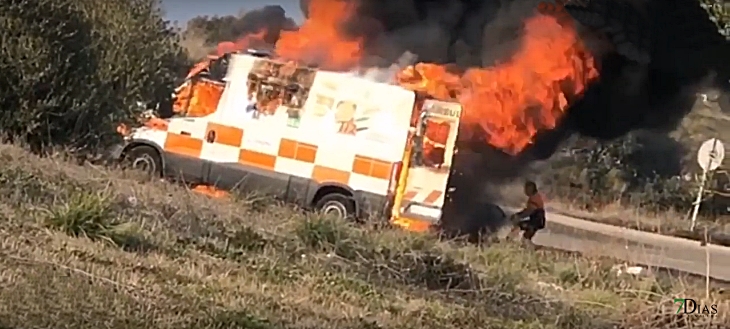 El técnico de Ambulancias Tenorio tuvo que ser atendido por quemaduras leves