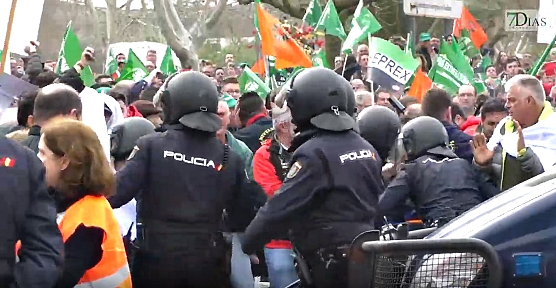 El PP exige el cese de la delegada del Gobierno por las cargas policiales