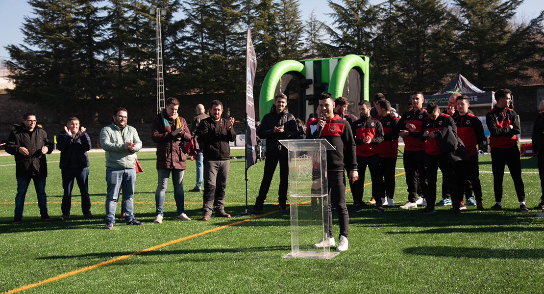 Piornal ya disfruta de su campo de césped artificial