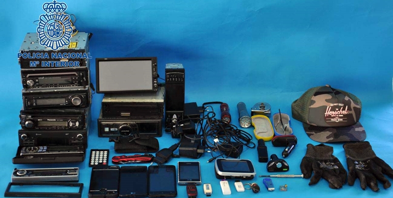 Dos hermanos detenidos tras robar en el interior de vehículos en Cáceres